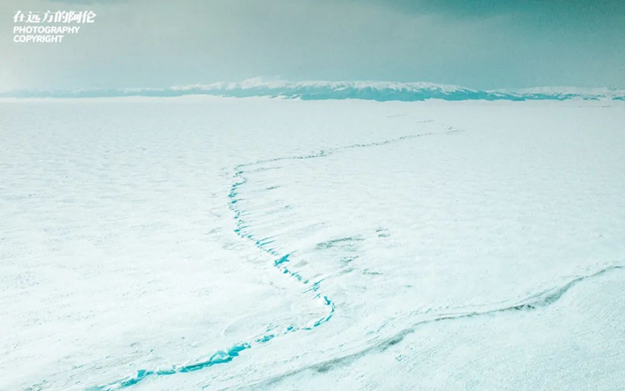 △赛里木湖，新疆海拔最高、面积最大的高山湖泊。2021年4月摄。