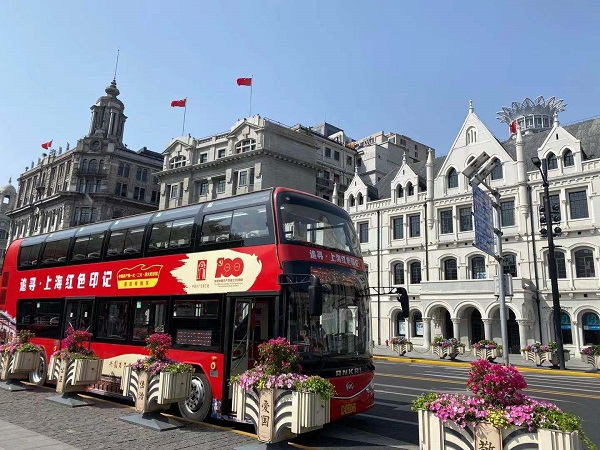 图说：都市观光巴士是上海一张文旅名片