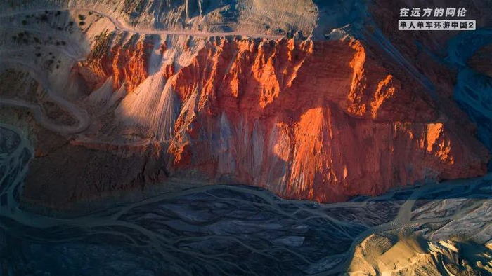 △安集海大峡谷，东北段有一大片红色砂岩，是最壮丽和最震撼的地方。图为2017年拍摄，目前安集海大峡谷已关闭修缮。