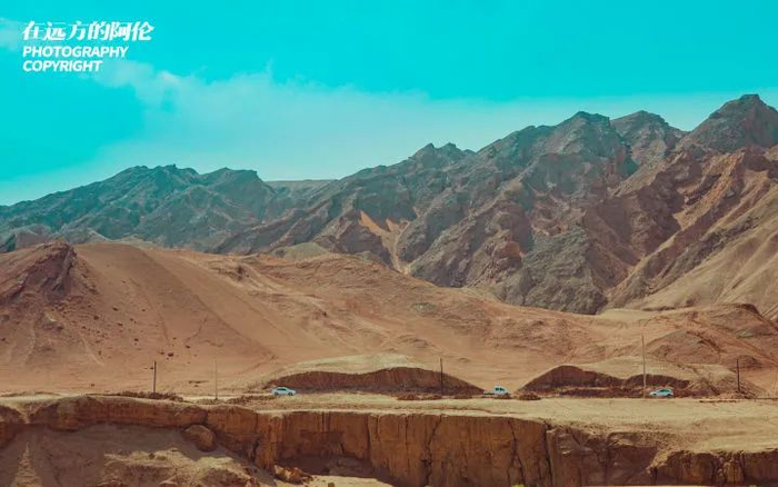 △吐鲁番火焰山，《西游记》让这座赤色山头扬名立万，但我只是路过。2017年摄。