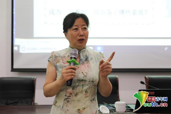 中国矿业大学公共管理学院教授、博士生导师、《恋爱心理学》课程讲师段鑫星。受访者供图