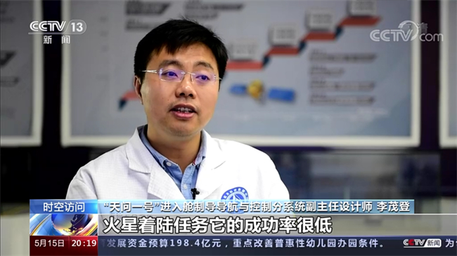 李茂登校友接受媒体采访。