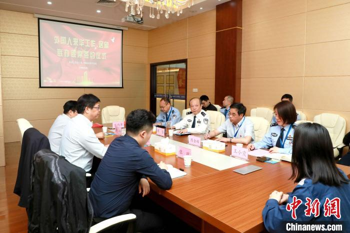 图为签约仪式现场。　苏锦安 摄