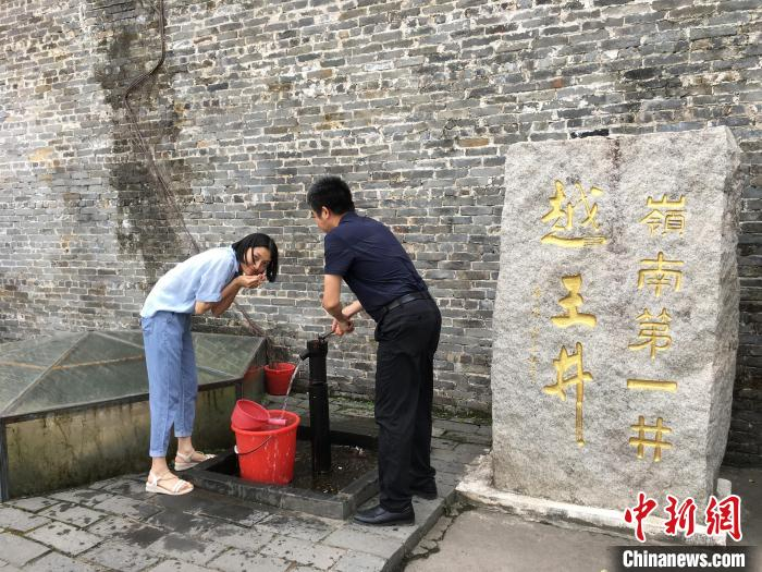 图为“南粤第一井”--越王井。　宋秀杰 摄