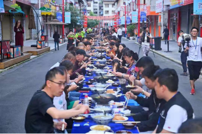 鸡杂夜宴（央广网发 黔江文旅委供图）