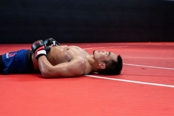 北疆“金刚狼”沙依兰:要打就打最顶尖的|摔跤|新疆|UFC|综合格斗|比赛_新浪体育_新浪新闻