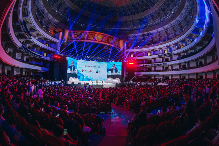 ▲近2000名代表齐聚重庆市人民大礼堂