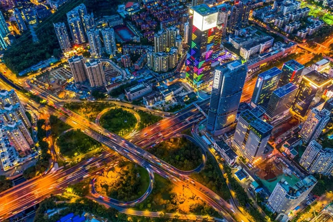 深圳罗湖“水贝—布心黄金珠宝聚集区”拥注册企业7000家，年产值1100亿元。 罗湖区委宣传部供图