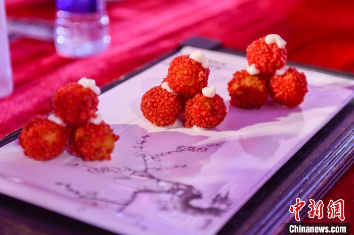 图为“妃子墨鱼球”。凌楠 摄