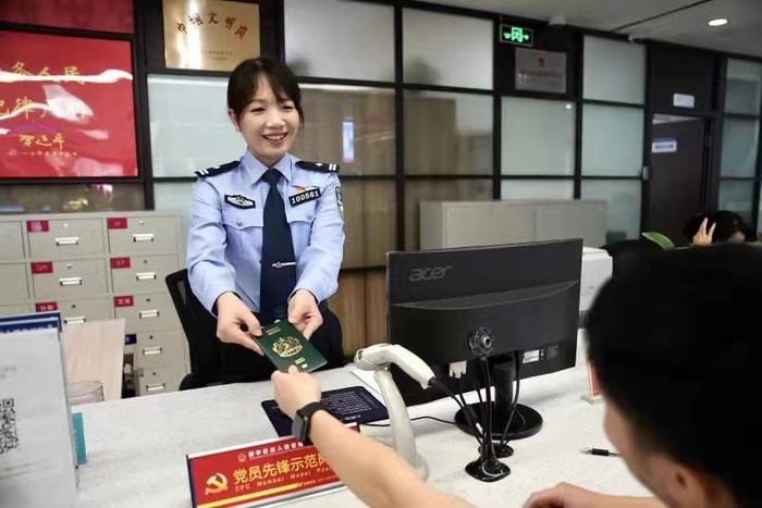 周林日常工作场景（央广网发 渝中区公安供图）