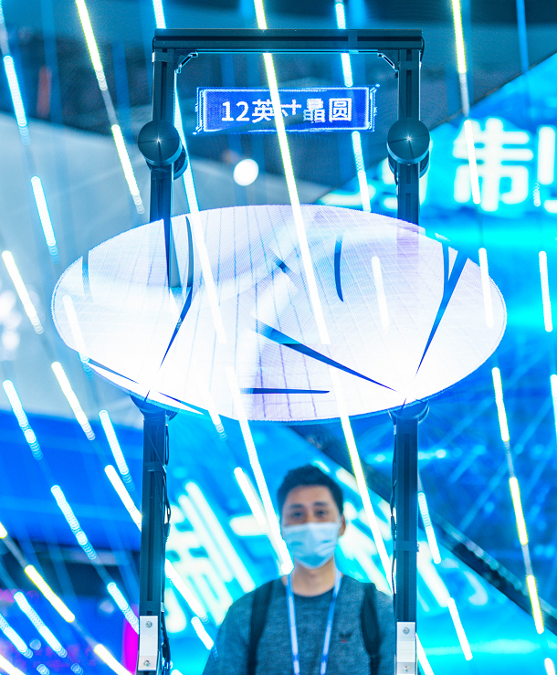 重庆高新区展馆展示高新技术产品 邹乐 摄