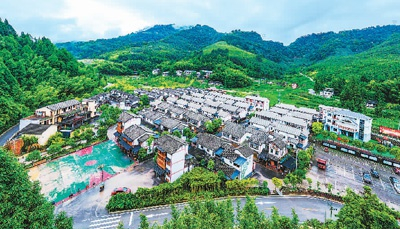 　　图为位于梁平百里竹海旅游度假区腹地的重庆梁平区竹山镇猎神村，该村是重庆市乡村振兴市级综合试验示范村、重庆市智慧旅游乡村示范村。高小华摄（人民图片）