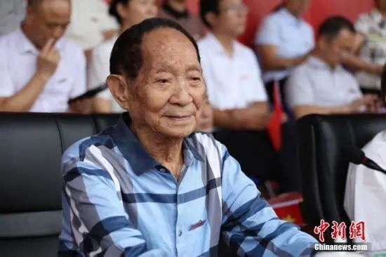 袁隆平（资料图）中新社记者 何纲跃 摄