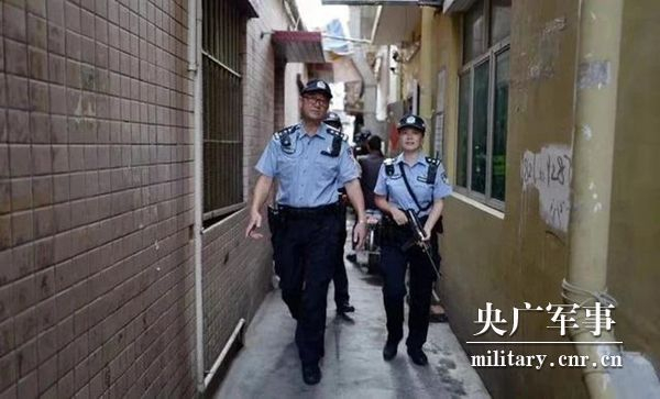 脱下军装，穿上警服，守护一方平安