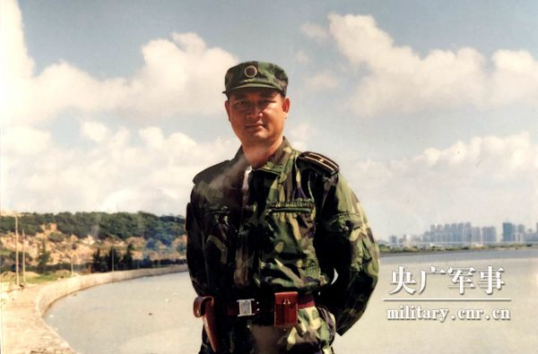 谭善爱军旅照