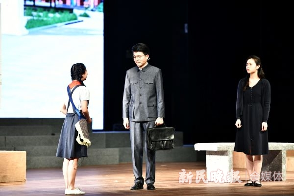 图说：话剧《永怀之歌》在交通大学上演