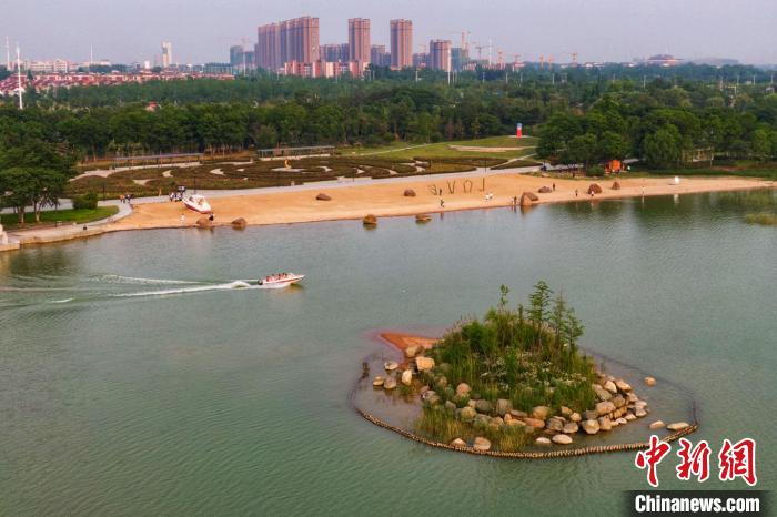 近年来，宿迁积极践行创新、协调、绿色、开放、共享的发展理念，建设了10多个各具特色的生态公园。　泱波 摄