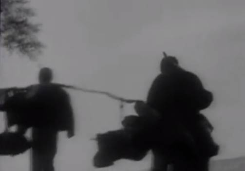 解放初期辛劳的农民（图片来源于网络）