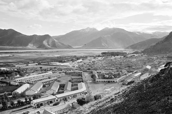 西藏山南地区重镇泽当。图|新华社