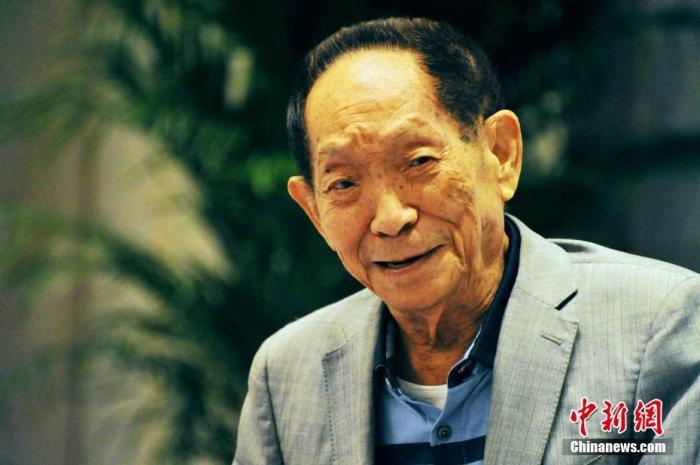 资料图：“杂交水稻之父”袁隆平。 中新社发 俞方平 摄 图片来源：CNSPHOTO