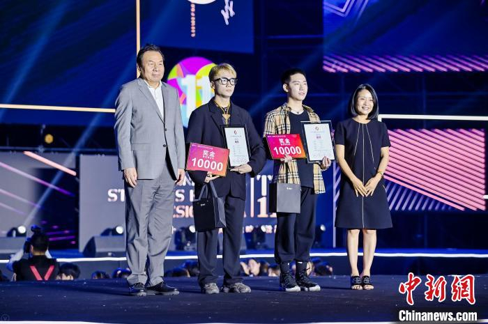 图为设计盛典颁奖典礼现场。　李家曾 摄