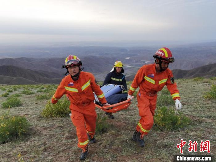 图为救援现场。　甘肃消防 摄
