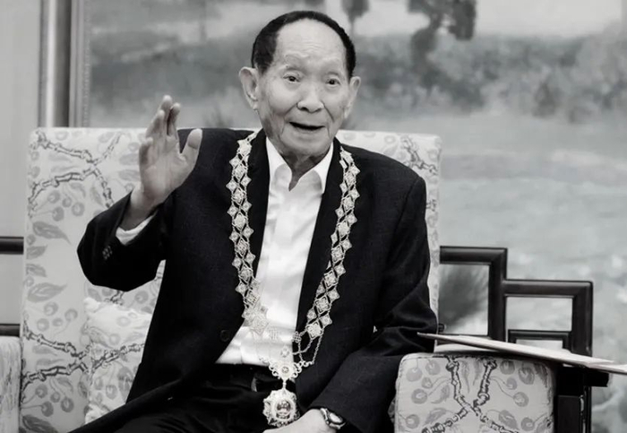 ▲ “共和国勋章”获得者袁隆平