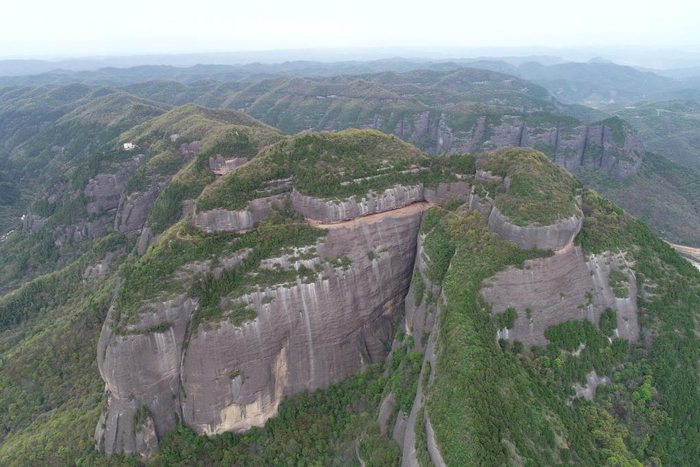 4月19日拍摄的铜川市耀州区照金镇薛家寨革命旧址（无人机照片）。新华社记者张博文摄
