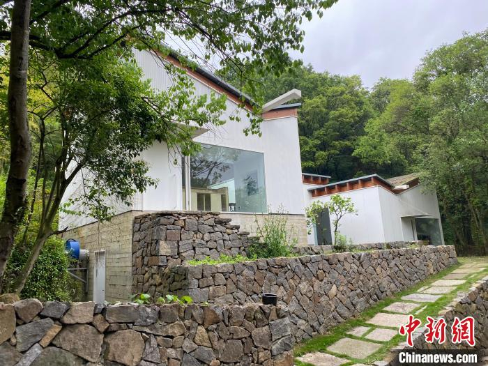 依原有民居改造的山野度假屋 李典 摄