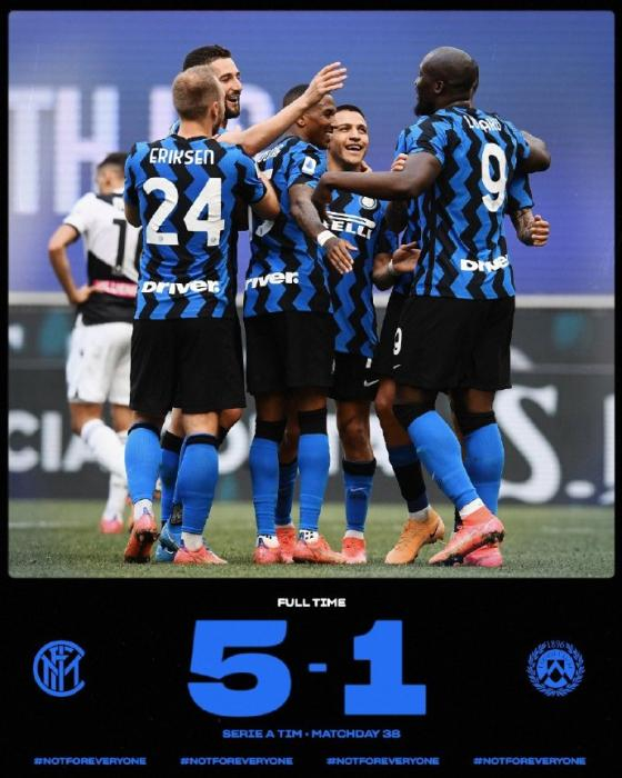 国际米兰本赛季一骑绝尘夺冠海报来自国米官方社交媒体