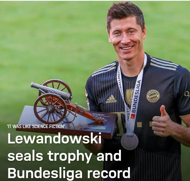 拜仁官网报道了莱万最后一轮破纪录的新闻。