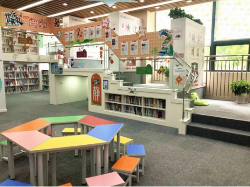 图说：长征镇少儿图书馆内部 