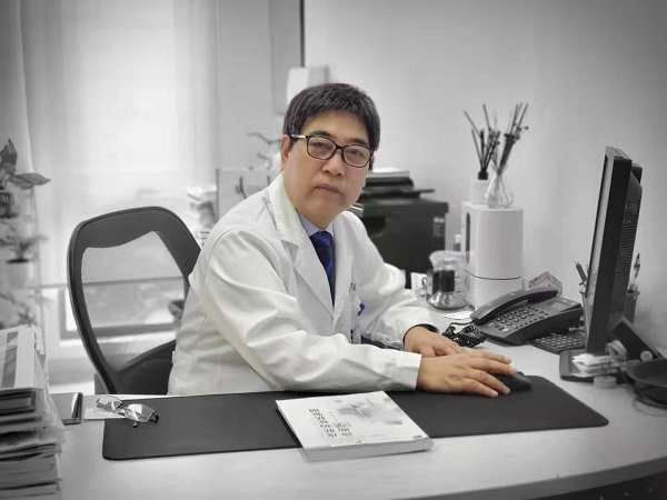 图说：上海市第十人民医院皮肤科主任医师顾军  来源/采访对象提供