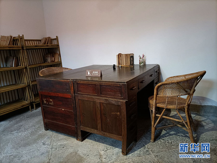 图为曾家岩50号旧址（周公馆）内南方局文化工作委员会办公室（原为董必武办公室）。新华网 韩梦霖 摄