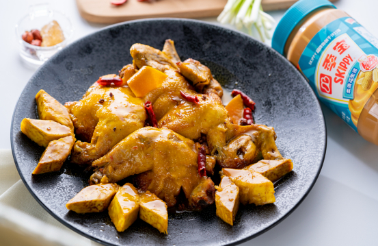 花生酱香鸡，由川菜大厨牛金生出品