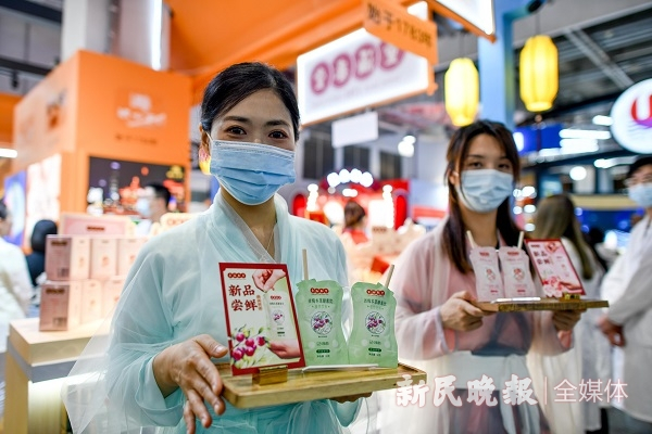 图说：2021中华老字号博览会在上海世博展览馆开幕 来源/新民晚报记者 陈梦泽 摄