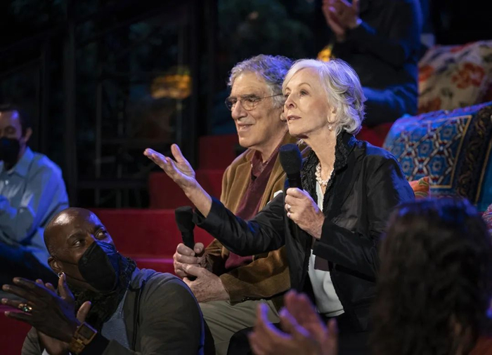 剧中莫妮卡和罗斯的“父母”亲自来捧场。