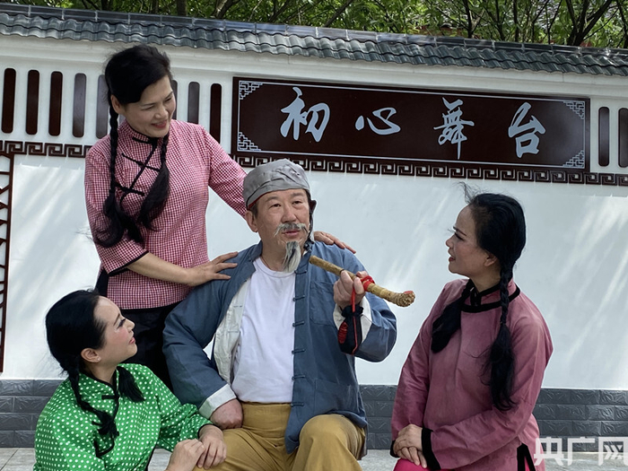 情景舞蹈《张家湾的红灯》表演现场（央广网记者 胡斐 摄）