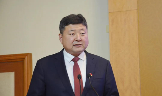 龙口市市长李万平主持仪式。&nbsp;龙口市融媒体中心供图