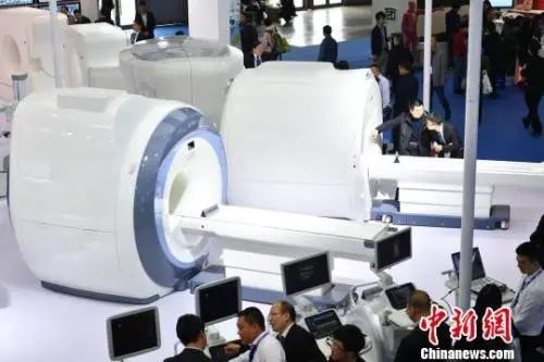 资料图：图为医博会现场展示的医疗器械。任东 摄