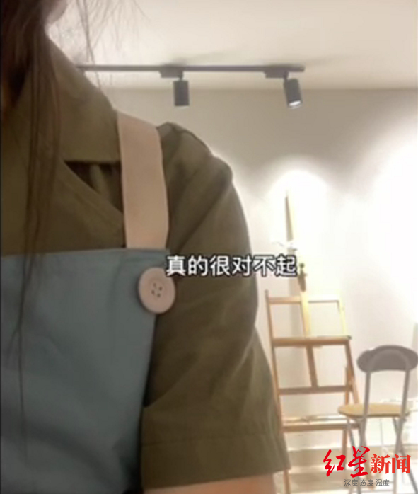  翁女士道歉。视频截图