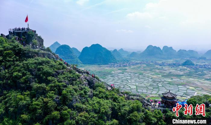 图为5月1日拍摄的桂林网红景点“玻璃田”。　黄开胜 摄