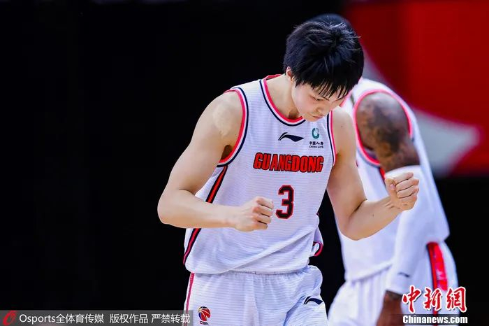 胡明轩在比赛中。图片来源：Osports全体育图片社