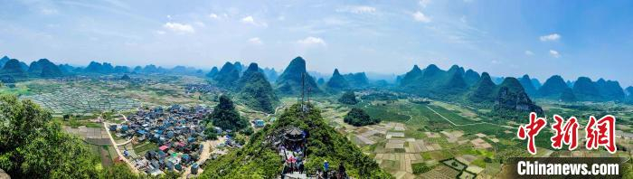 图为5月1日航拍桂林网红景点“玻璃田”。　杨宗盛 摄