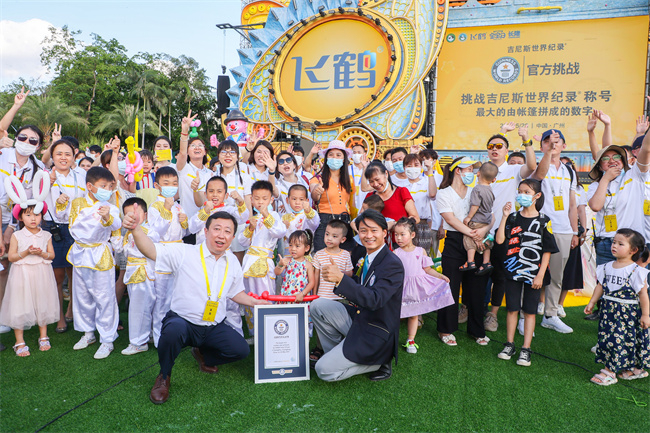 吉尼斯世界纪录认证官宣布“世界上最大的由帐篷拼成的数字”挑战成功。齐齐哈尔市委宣传部 供图