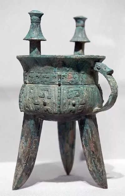 商朝鸟斝上海博物馆藏