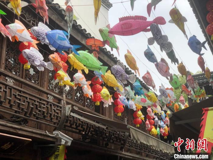 石浦渔港古城一景。　林波 摄