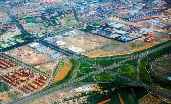 ▲乌奎高速公路上沙河立交桥。图据 交通运输部