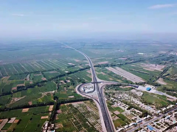 ▲连霍高速吐鲁番-和田联络线G3012喀什至疏勒段。图据 新疆交通运输