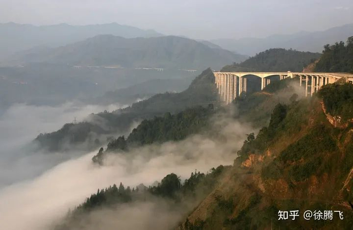 △云端高速（图片来源：四川省公路规划勘察设计研究院有限公司）